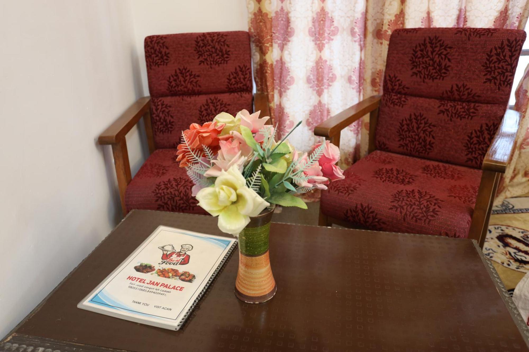 Hotel Jan Palace Лех Екстериор снимка