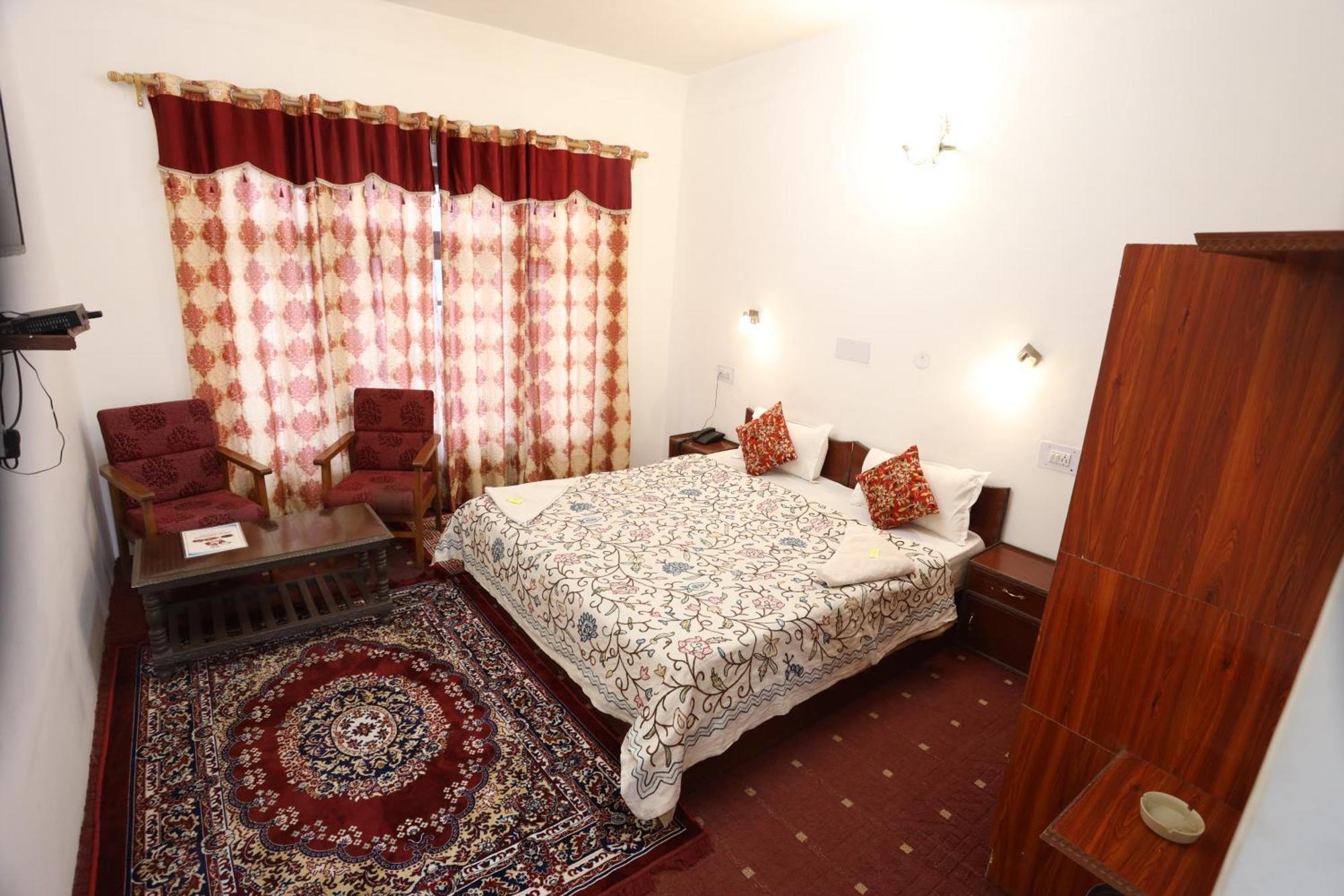 Hotel Jan Palace Лех Екстериор снимка