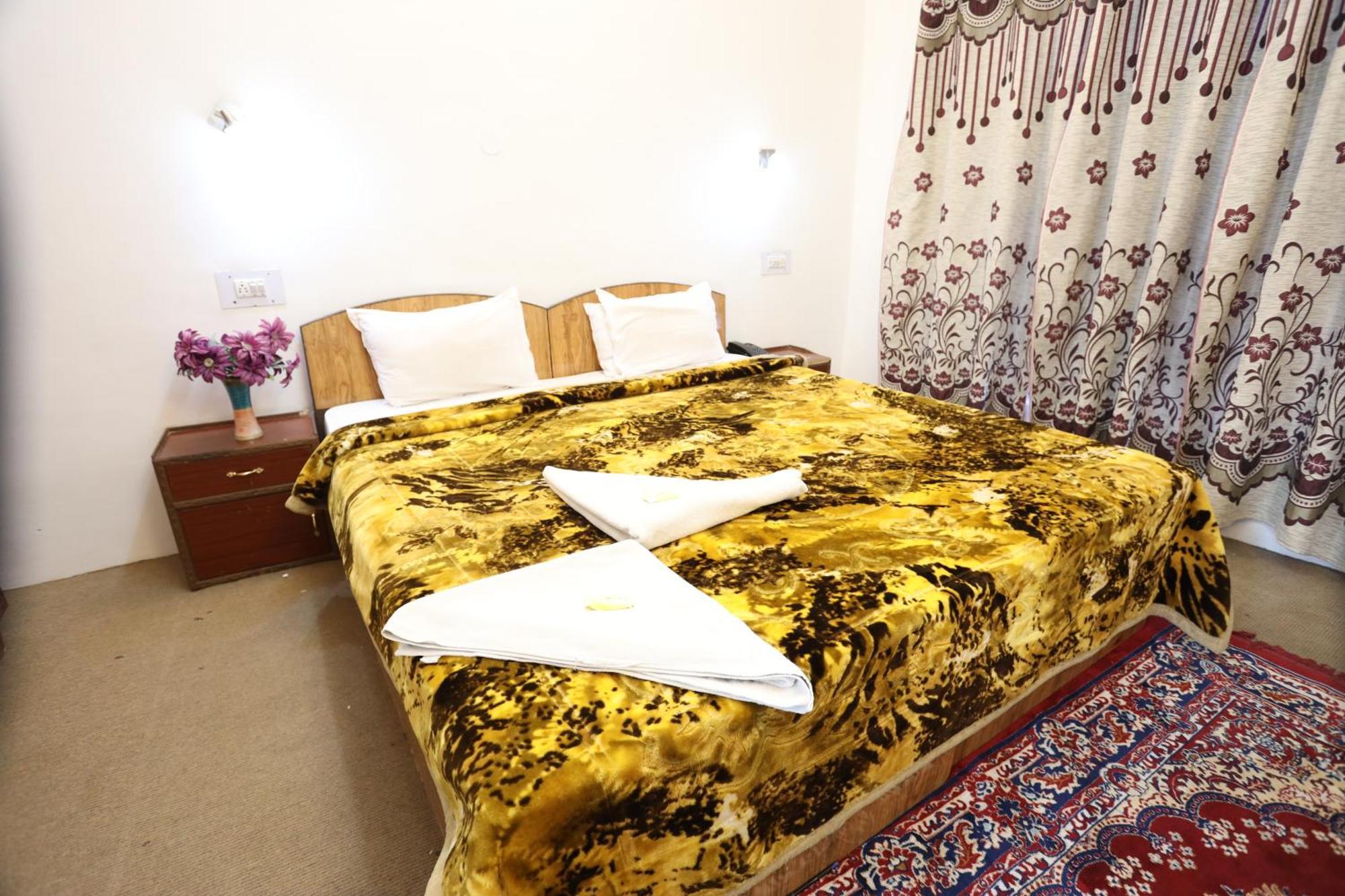 Hotel Jan Palace Лех Екстериор снимка