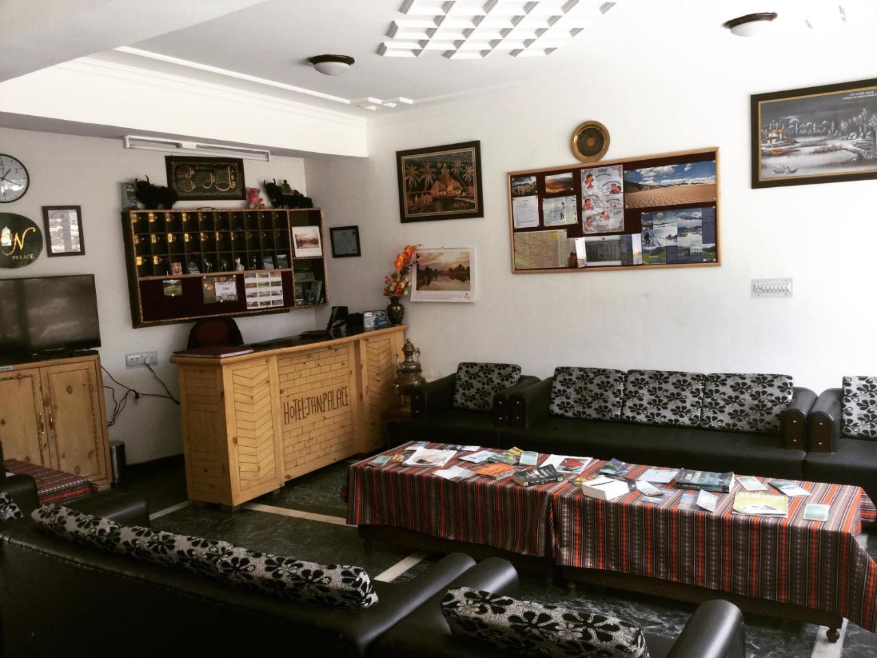 Hotel Jan Palace Лех Екстериор снимка